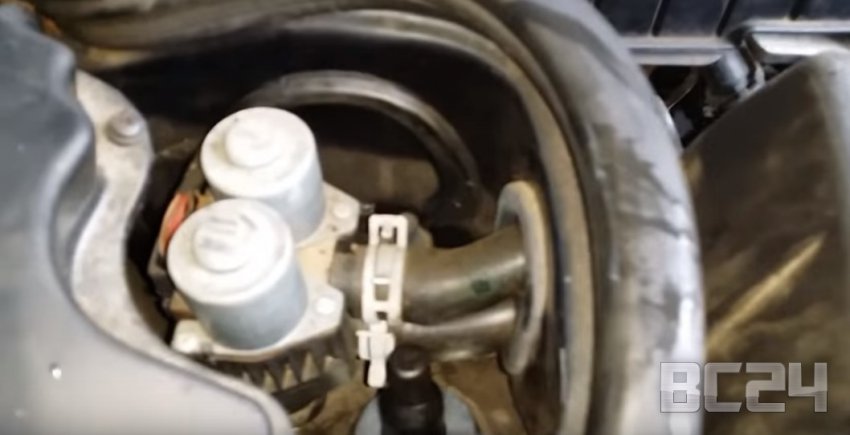 Как поменять амортизаторы своими руками - инструкции и видео