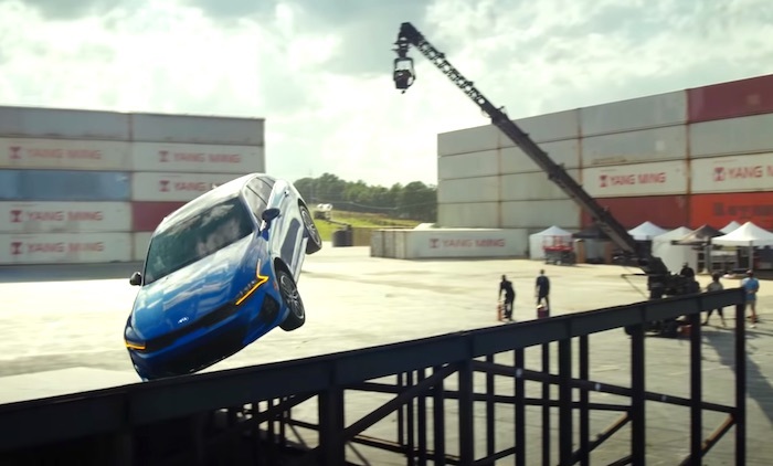 Видели, как прыгает с разворотом KIA K5? У нас есть видео