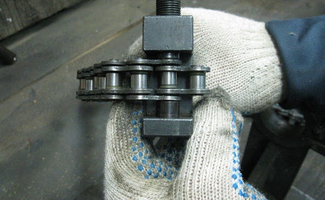 Как Проверить Натяжку Цепи на Кроссовом Мотоцикле • Модификации мотоцикла Как Проверить Натяжку Цепи на Кроссовом Мотоцикле • Модификации мотоцикла