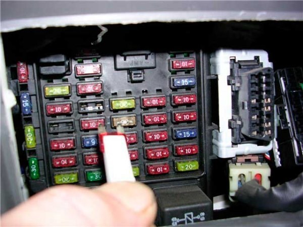 Не Горят Стоп Сигналы Шкода Фабия 1… Блок предохранителей