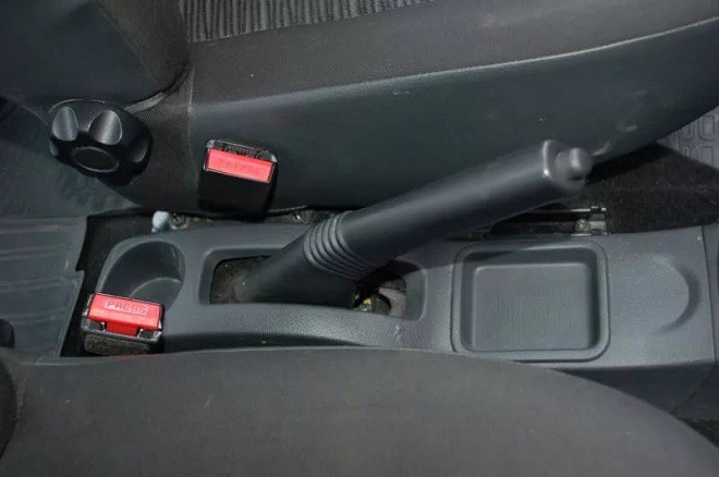 Не Горит Лампа Ручника Рено Сандеро… Что если не помогло