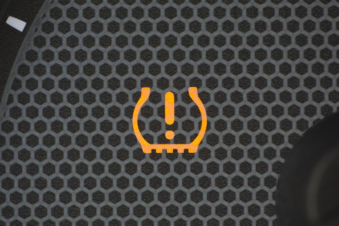 Please Check Brake Lights на Туареге Перевод • Затылком о подголовник Please Check Brake Lights на Туареге Перевод • Затылком о подголовник